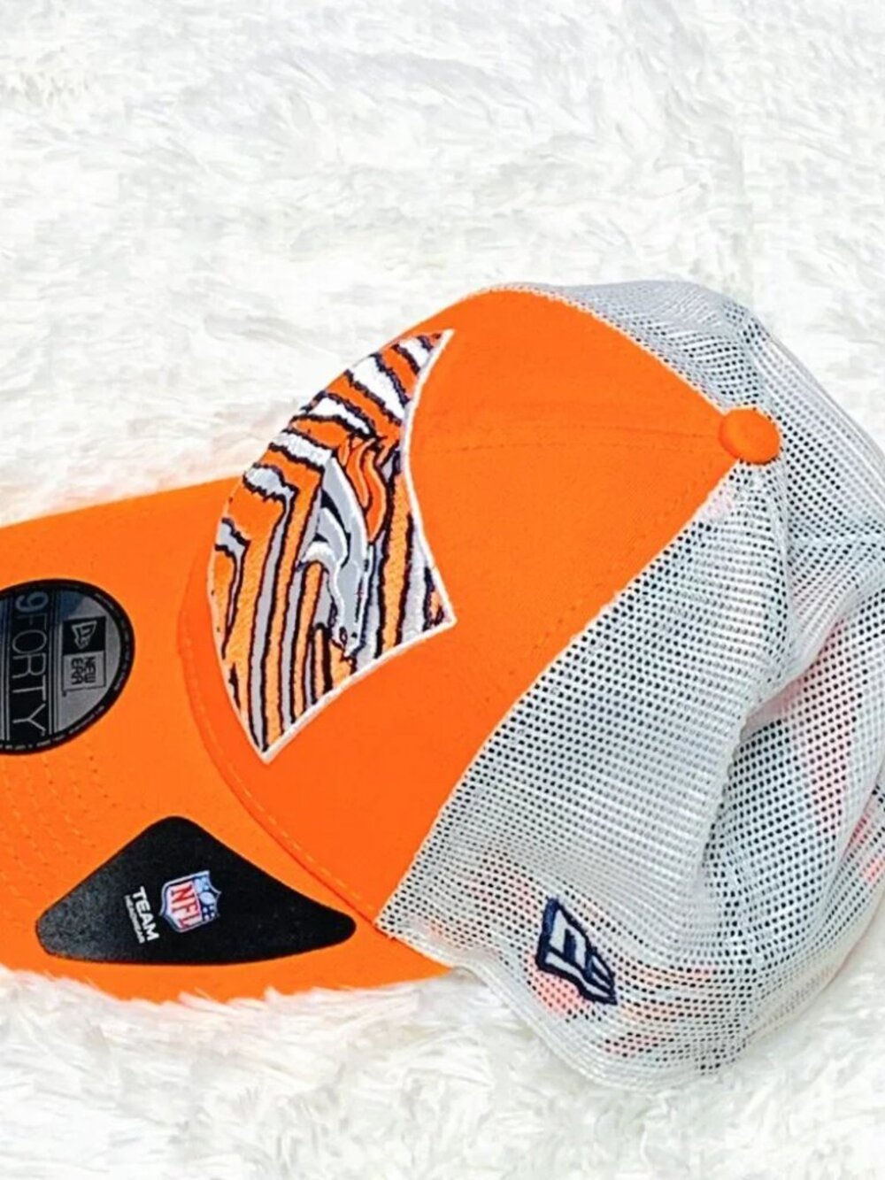 Denver Broncos: 9FORTY Trucker Hat - Picture 2 of 3